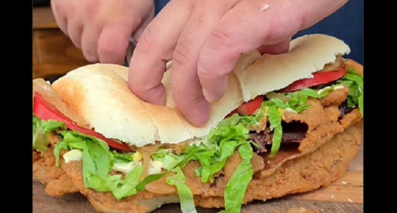 El cocinero «Mambrunense» se animó a la milanga tucumana y hasta pasó la receta del pan sanguchero