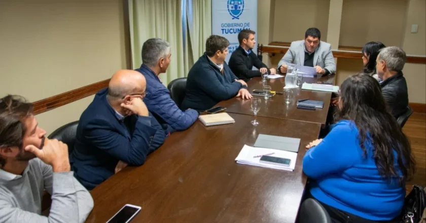Obras Públicas e IPV coordinan el reinicio del Procrear II