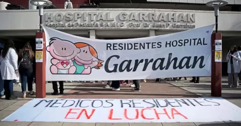Tras la advertencia del Gobierno de aplicar sanciones, residentes del Garrahan levantaron el paro