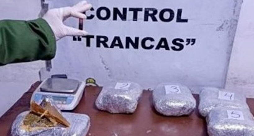 Detienen en Tucumán a dos traficantes bolivianos que tragaron 100 cápsulas de cocaína cada uno