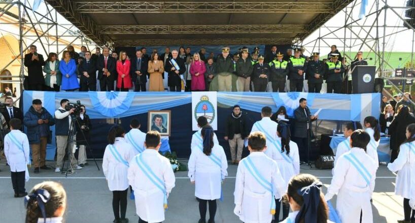 «Quedará grabado en su corazón»: Jaldo tomó la promesa de lealtad a la Bandera en Trancas