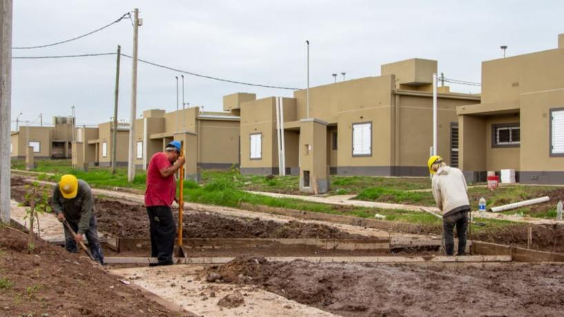 En Tucumán se están construyendo 1.200 viviendas y se reactivarán otras 555 en un mes