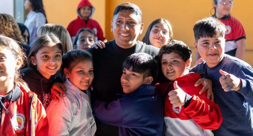 «En Tucumán, los niños primero»: entregaron 14.000 kits escolares en Banda del Río Salí