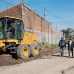Avanzan las obras de más de 4.200 metros de asfalto en seis barrios del sur de la Capital