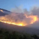 Cerro Muñoz: brigadistas pasan la noche en la zona para retomar el combate al fuego al amanecer