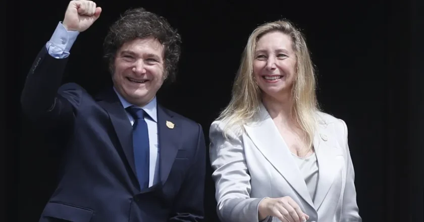 Javier Milei presentó su declaración jurada con dólares, autos y un departamento