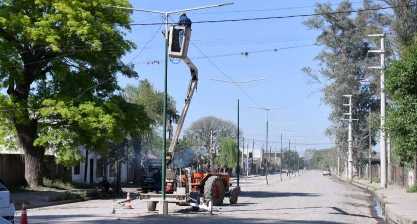 «El superávit va a las comunas»: 18.000 metros cuadrados de adoquines y nuevo alumbrado público en San Andrés