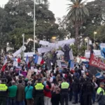 Marcha Federal: la comunidad universitaria se moviliza en Plaza Independencia