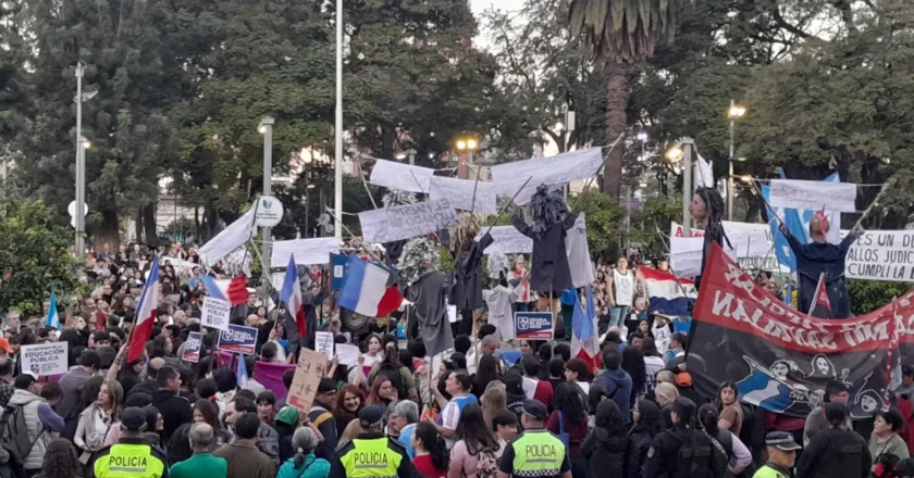 Marcha Federal: la comunidad universitaria se moviliza en Plaza Independencia