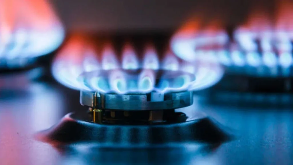 El Gobierno aumenta los subsidios al gas por el impacto de la guerra en Medio Oriente