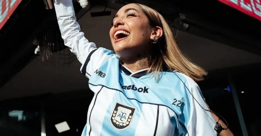 María Becerra cantará el himno argentino en la final del Mundial