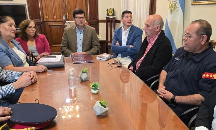 Subsidios, seguros y equipamiento: el ministro de Seguridad se reunió con Bomberos Voluntarios