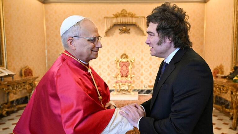 Javier Milei recibe al nuevo embajador del Vaticano y crece la expectativa por la visita de León XIV