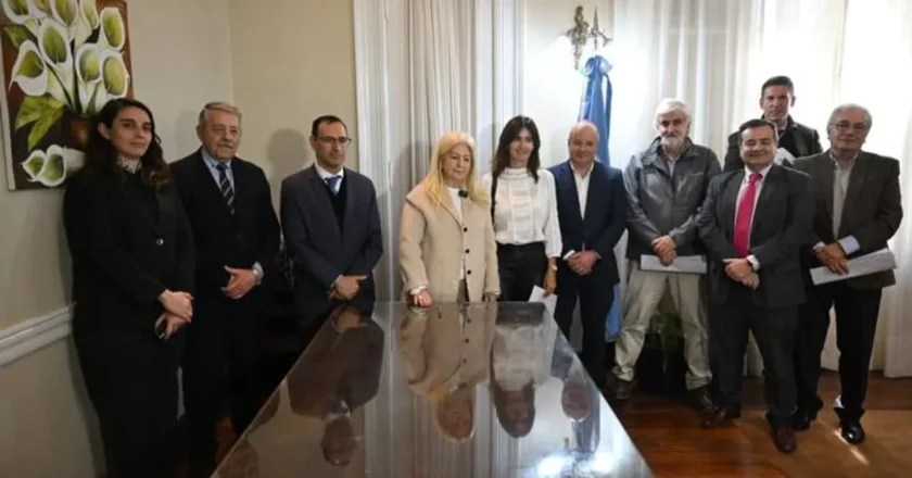 El Gobierno firmó un convenio para avanzar con el Acueducto de Vipos