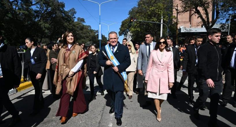 Con la presencia de Jaldo y Villarruel, una multitud participó del desfile cívico-militar