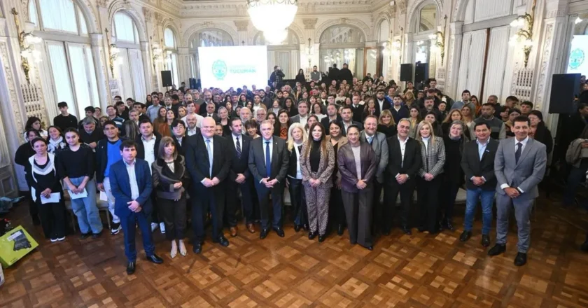 Jaldo encabezó una nueva entrega de herramientas y microcréditos