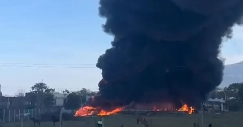 Incendio en Yerba Buena: Bomberos lograron combatirlo