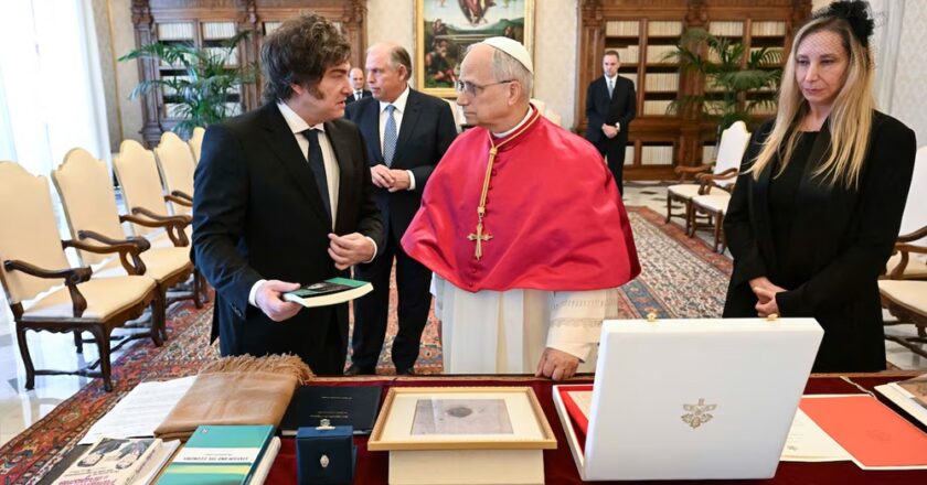 El Gobierno analiza decretar asueto o feriado por la visita del papa León XIV