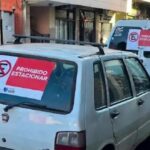 Calcomanías y multas de $ 300.000: así son los controles al estacionamiento en Capital