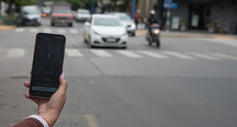 Crearán un registro de choferes de autos y motos de Uber, DiDi y Cabify en San Miguel de Tucumán