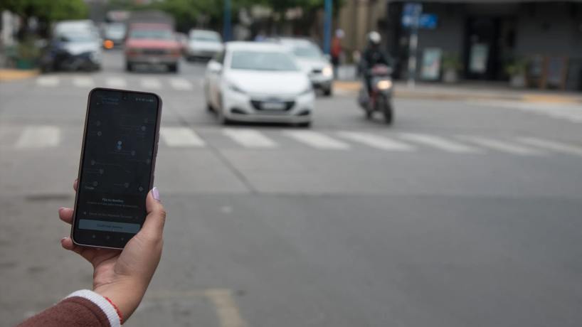 Crearán un registro de choferes de autos y motos de Uber, DiDi y Cabify en San Miguel de Tucumán