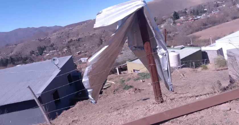 «Los vientos provocaron voladura de techos y dos focos de incendios»