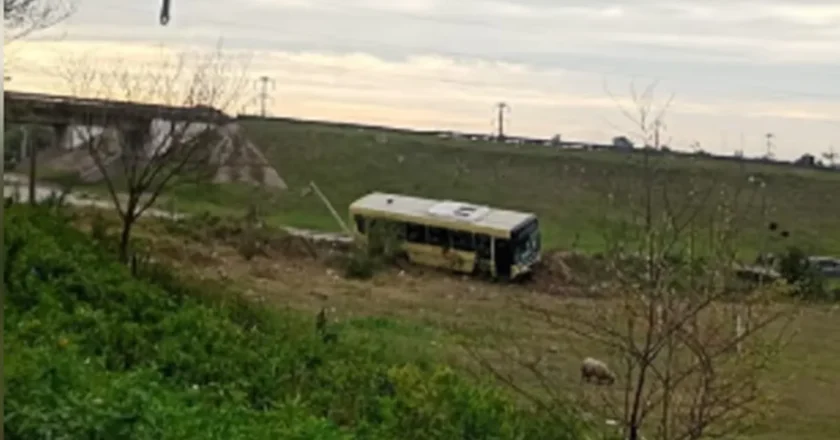 Un chofer de colectivo recibió una puñalada en un intento de robo