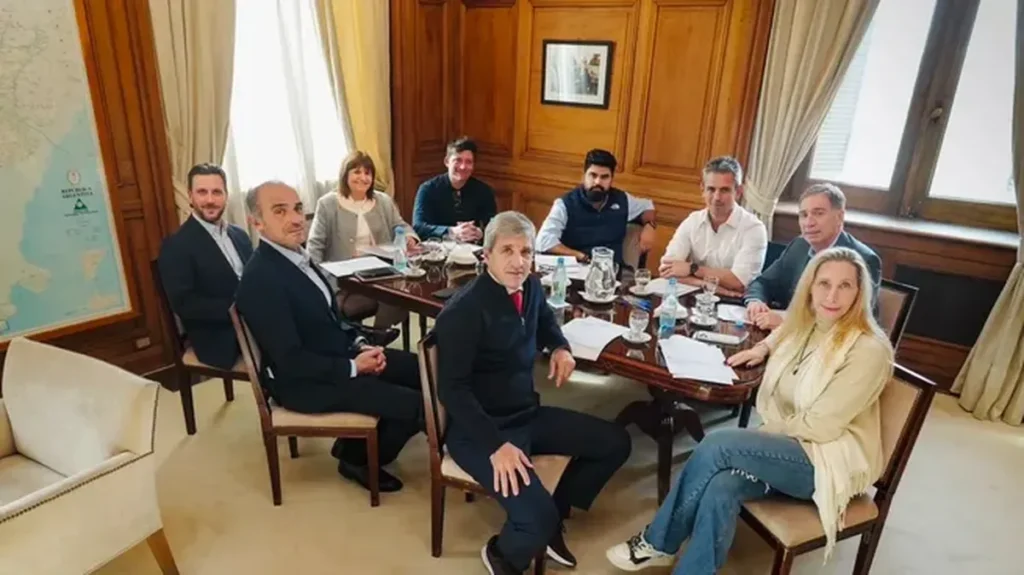 El Gobierno reúne otra vez a la mesa política para reactivar la agenda legislativa