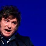 Milei respaldó a Toto Caputo y aseguró: «Si hay alguien que sabe de microeconomía, soy yo»